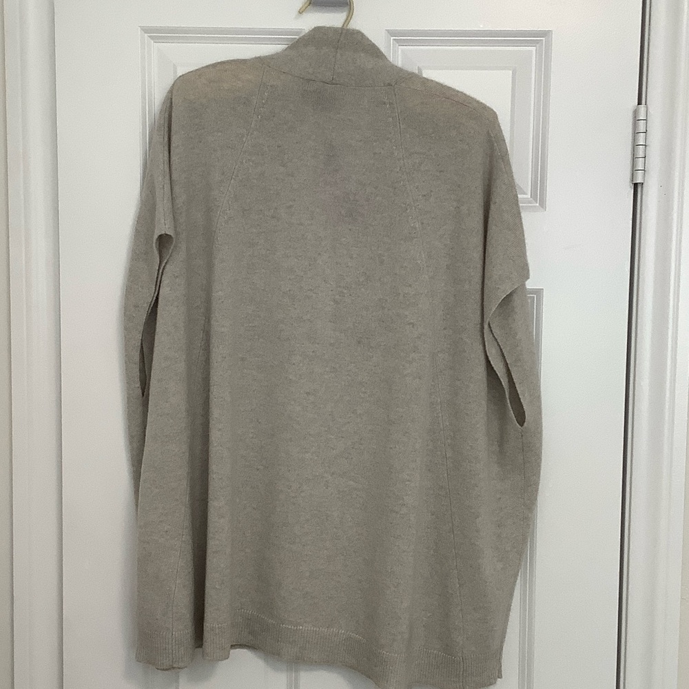 Bloomingdale's Gray V-Neck Tunic - Picture 4 of 8